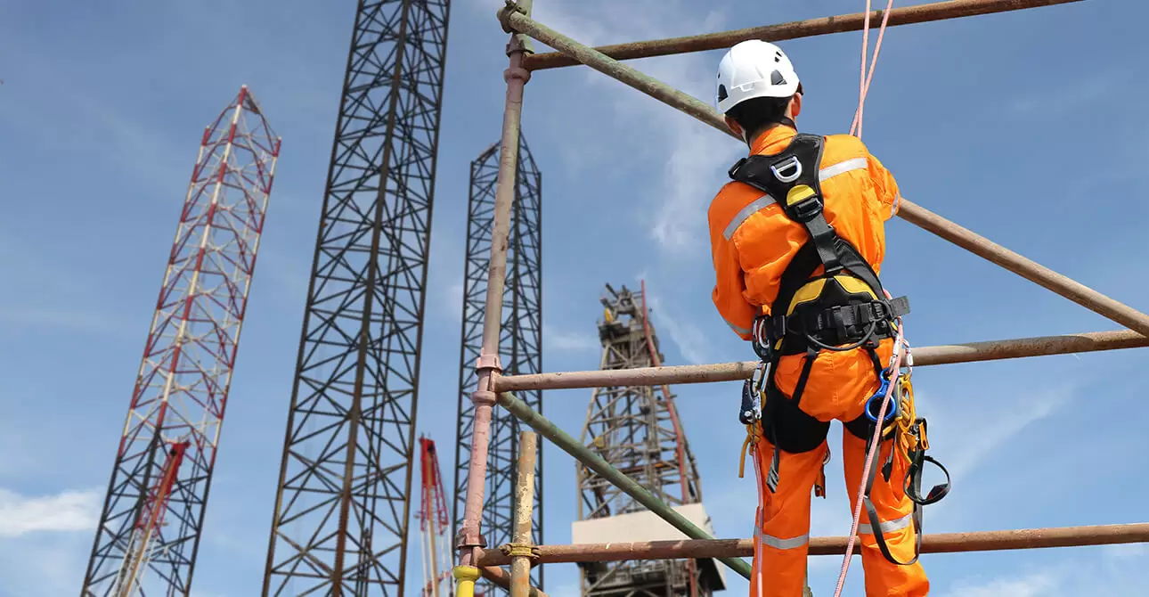 insaat sektorune ozel yuksekte calisma egitimi